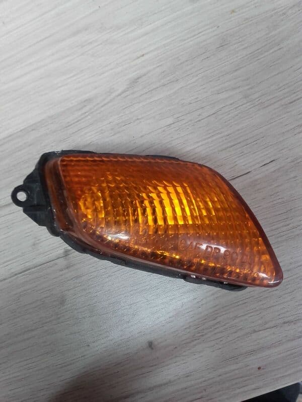 Clignotant avant droit Honda 1100 CBR XX Blackbird — photo 1/2