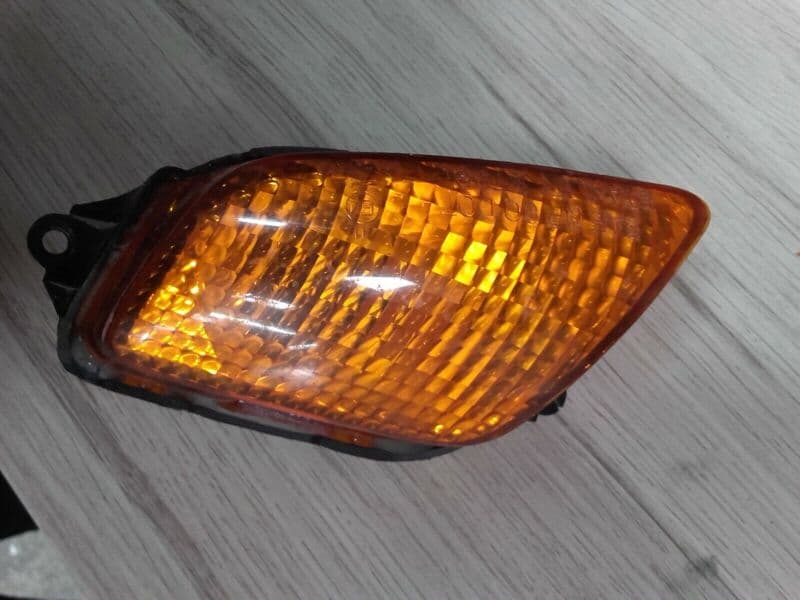 Clignotant avant gauche Honda 1100 CBR XX Blackbird — photo 1/2