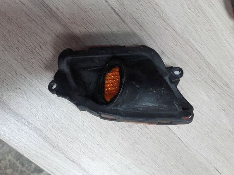 Clignotant avant gauche Honda 1100 CBR XX Blackbird — photo 2/2