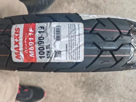 pneu AVANT 100/90-19 MAXXIS M6011 neuf — photo 1/2