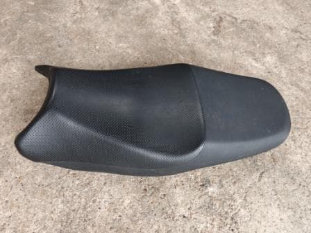 Selle origine Suzuki 600 1200 Bandit 00-04 — photo 1/2