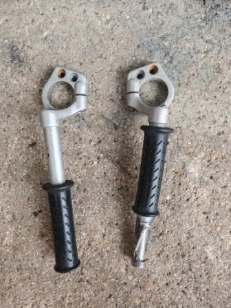 Demi guidon bracelets droit et gauche Triumph Sprint RS 955 i 02-04 — photo 1/2