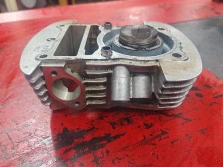 Cylindre et piston Honda 125 XL Varadero — photo 4/4