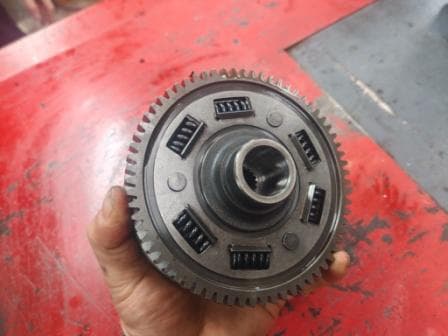 Embrayage complet disques, noix, cloche, plateau de pression,… Honda 125 XL Varadero — photo 3/3