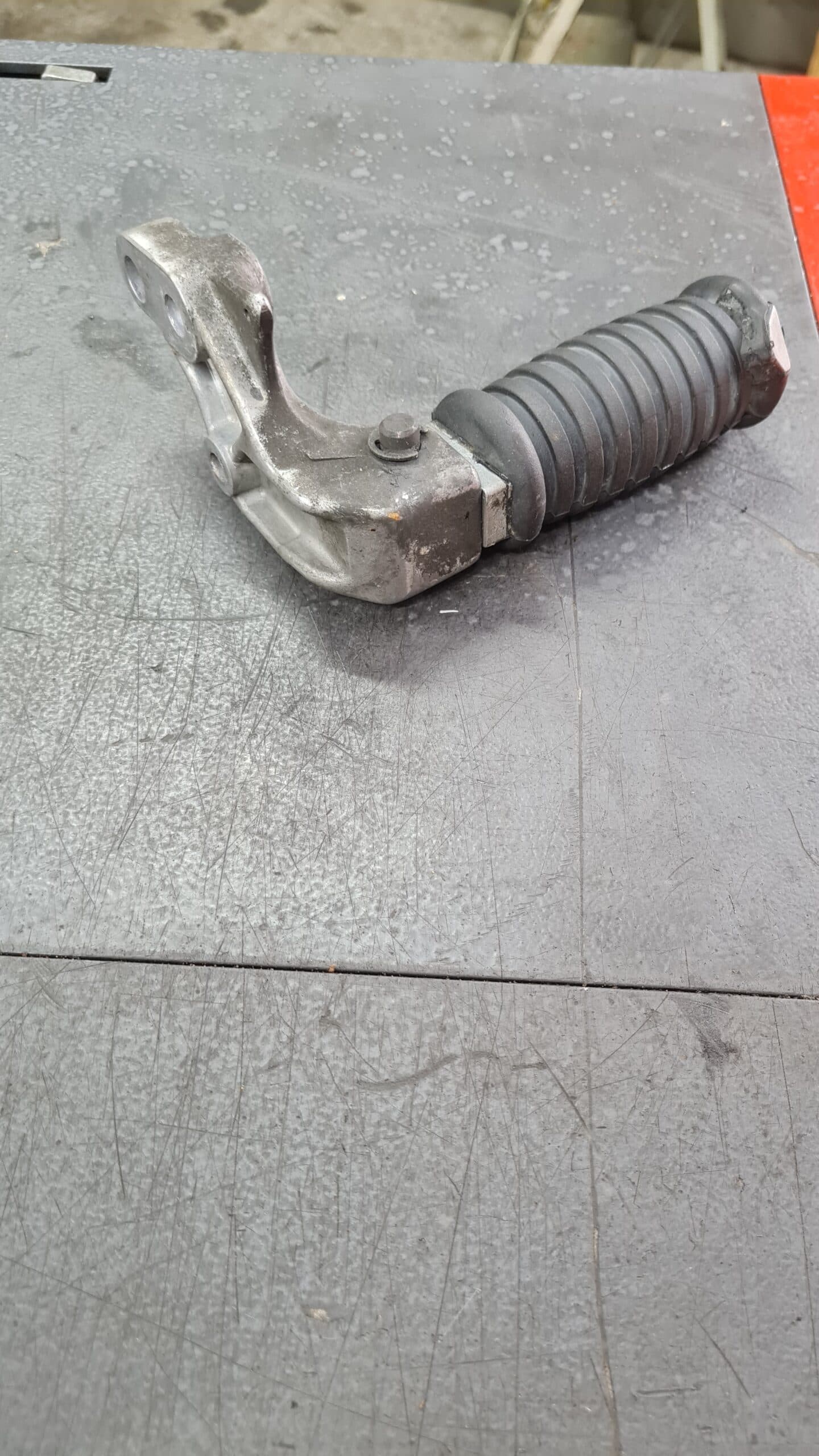 Platine de cale pied droit Triumph 900 Thunderbird — photo 2/3