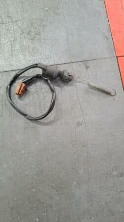 Contacteur feu stop de frein arrière Yamaha 600 FZS Fazer — photo 1/1