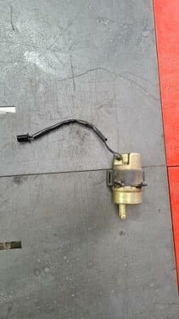 Pompe à essence Yamaha XVS 1100 Dragstar 00-06 — photo 1/1