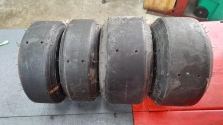 lot de 4 pneus de karting kart, 2 avant 10×4-5 et 2 arrière 11×5-5 — photo 1/3
