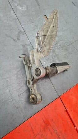 Platine de cale pied droite Yamaha 600 FZS Fazer — photo 2/2