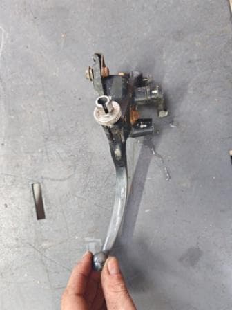 Support cocotte levier d’embrayage et starter Honda 400 CBX CB X nc07 — photo 3/3
