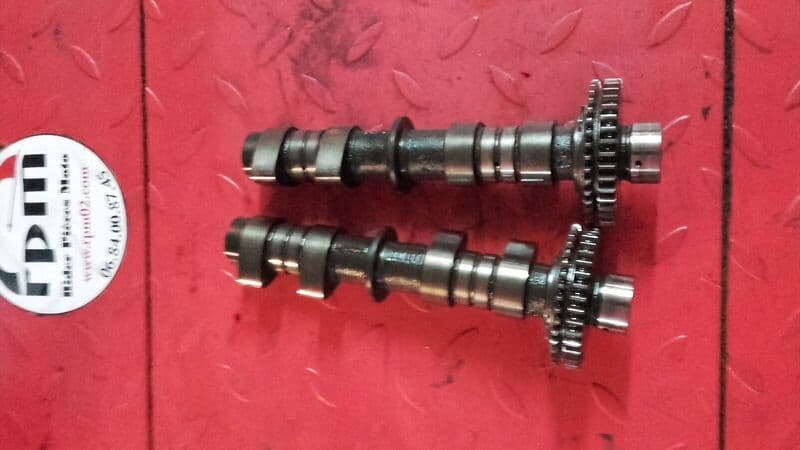 Arbres à cames droit Honda 1100 ST Pan European SC26 — photo 1/2