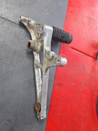 Platine de cale repose pied droit droite Honda 400 CBX CB X nc07 — photo 2/3