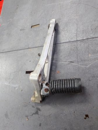 Platine de cale repose pied gauche Honda 400 CBX CB X nc07 — photo 2/2