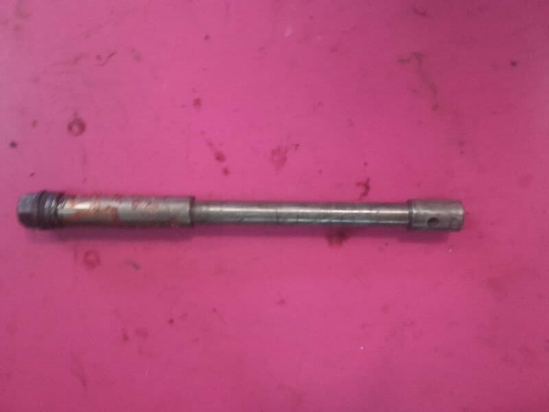 Axe de roue arrière Honda 1100 ST Pan European SC26 — photo 1/1