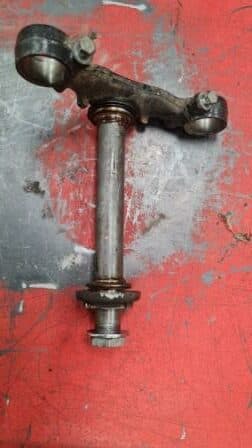 Té de fourche inférieur avec colonne de direction Honda 400 CBX CB X nc07 — photo 1/1