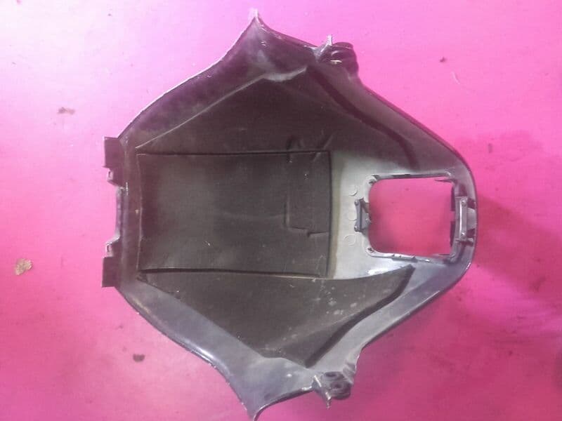 Cache couvre reservoir d’essence carénage Honda 1100 ST Pan European SC26 — photo 2/3