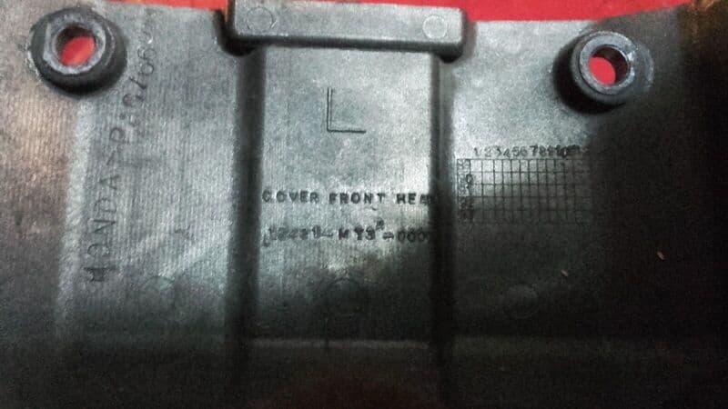 Cache plastique gauche couvre culasse cache culbuteur Honda 1100 ST Pan European SC26 — photo 2/4