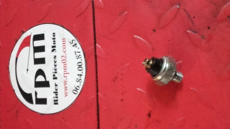 Capteur de pression d’huile moteur Honda 1100 ST Pan European SC26 — photo 1/1