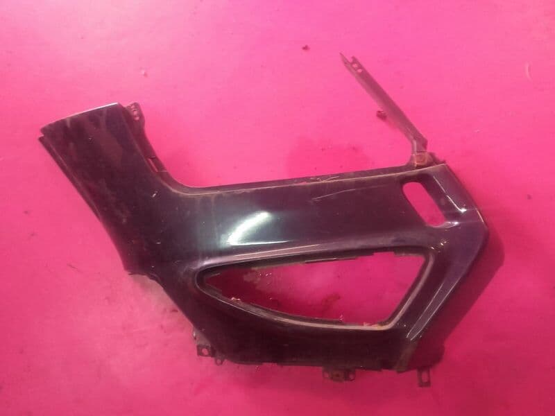 Flanc de carenage lateral gauche Honda 1100 ST Pan European SC26 — photo 1/2