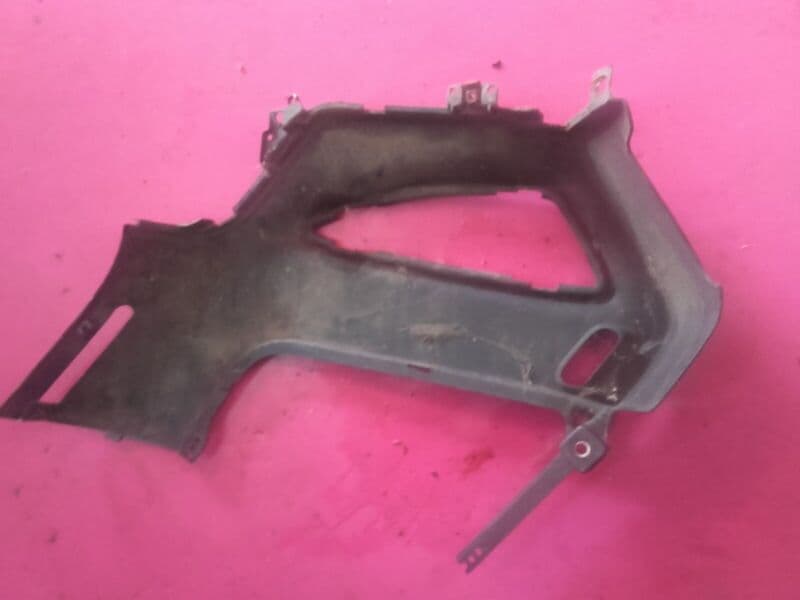 Flanc de carenage lateral gauche Honda 1100 ST Pan European SC26 — photo 2/2