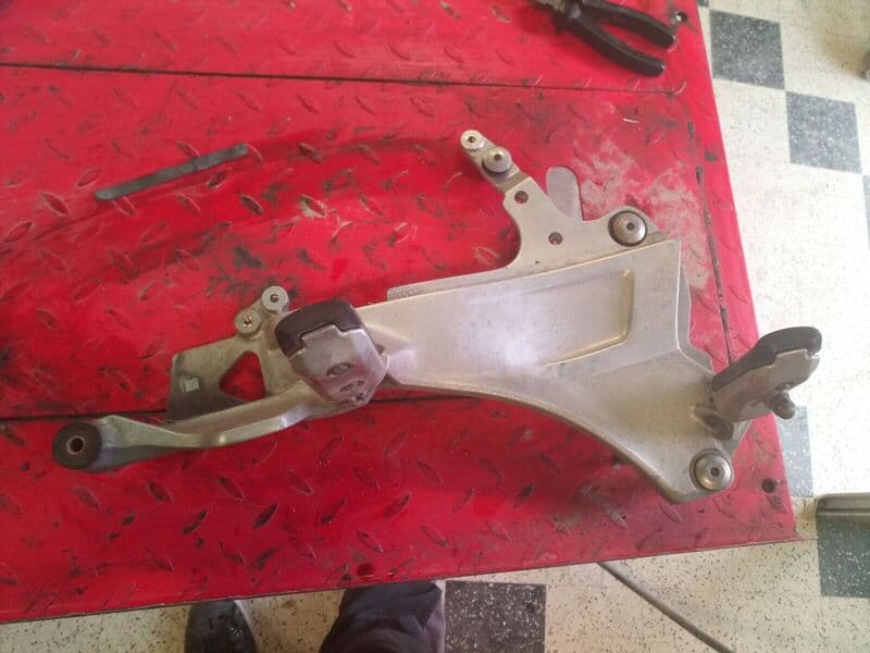 Platine de cale pied droite Honda 1100 ST Pan European SC26 — photo 1/2