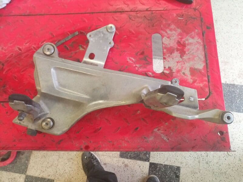 Platine de cale pied gauche Honda 1100 ST Pan European SC26 — photo 1/2