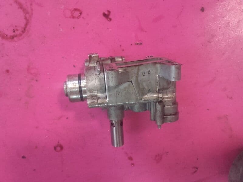 Pompe à huile Honda 1100 ST Pan European SC26 — photo 1/2