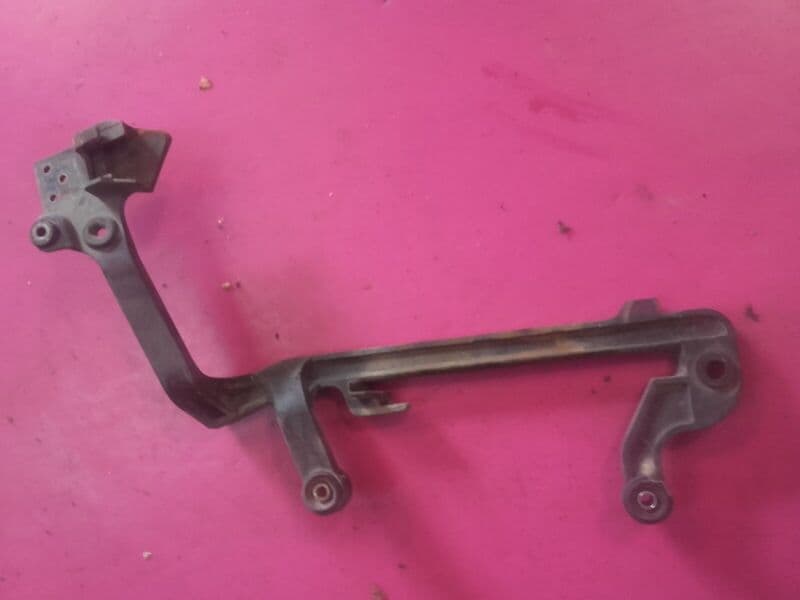 Support de valise latérale gauche Honda 1100 ST Pan European SC26 — photo 1/2