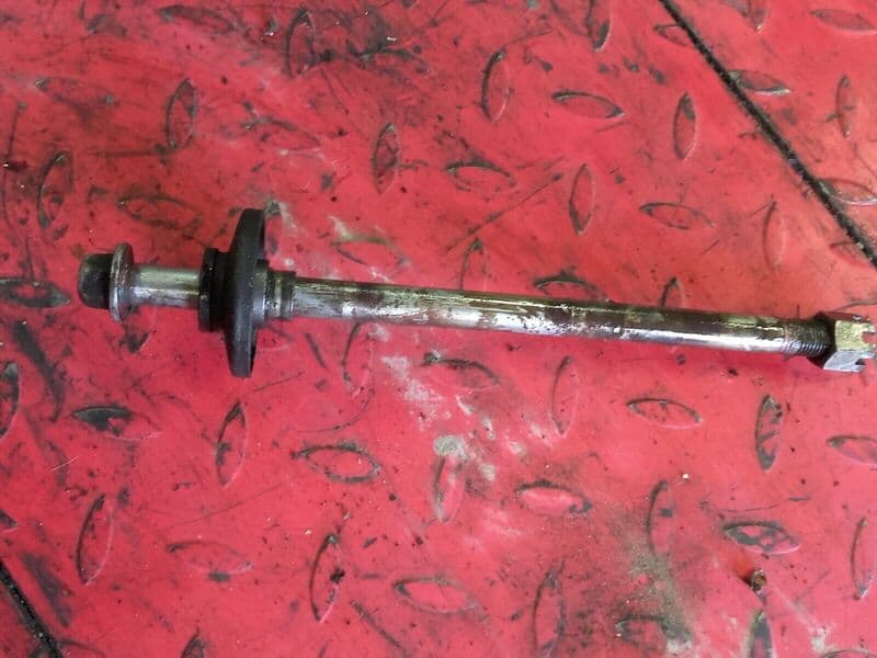 Axe de roue avant Kawasaki 125 KMX 86-02 — photo 1/1