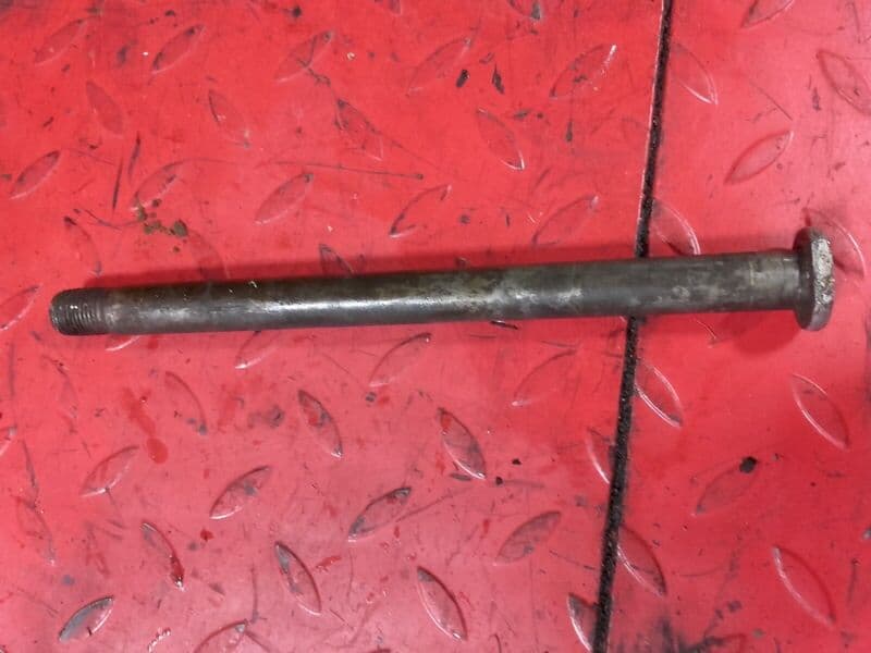 Axe de bras oscillant Kawasaki 250 KXF 04-05 — photo 1/1
