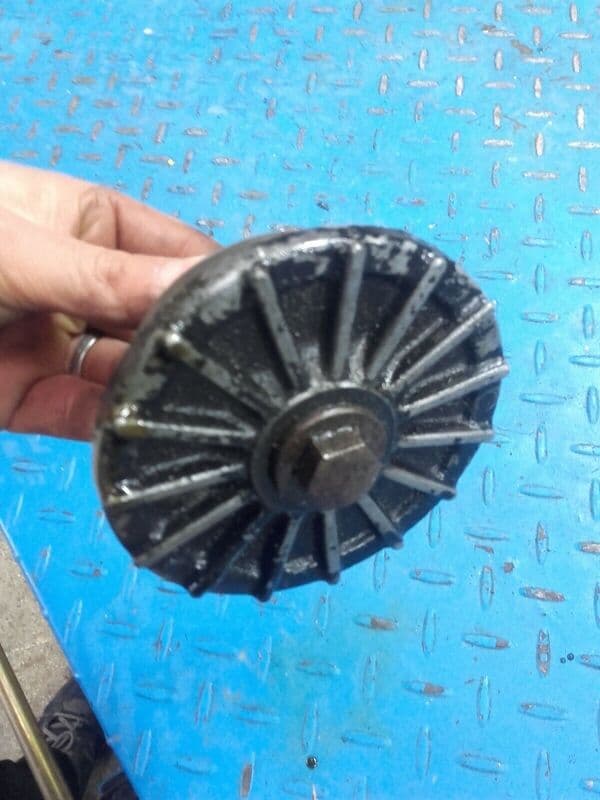 Couvercle carter de filtre à huile Kawasaki 550 GPZ zx550a — photo 1/2