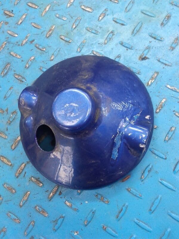 Cuvelage coque arrière de phare avant Kawasaki 550 GPZ zx550a — photo 1/2