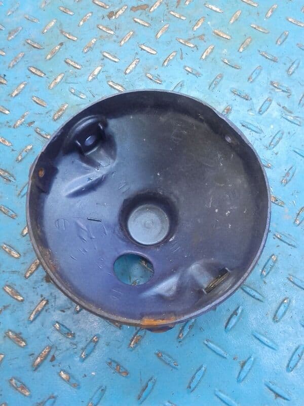 Cuvelage coque arrière de phare avant Kawasaki 550 GPZ zx550a — photo 2/2