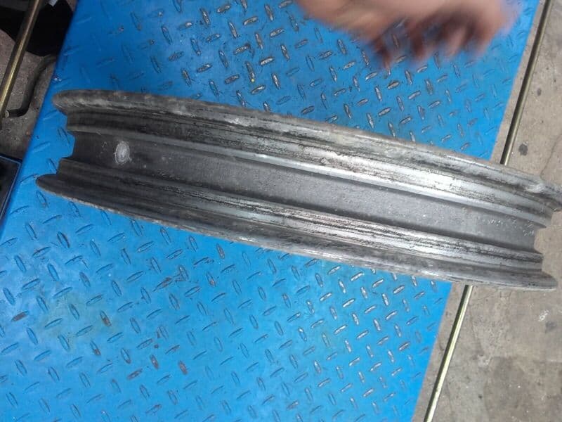 Jante roue avant Kawasaki 550 GPZ zx550a — photo 2/4