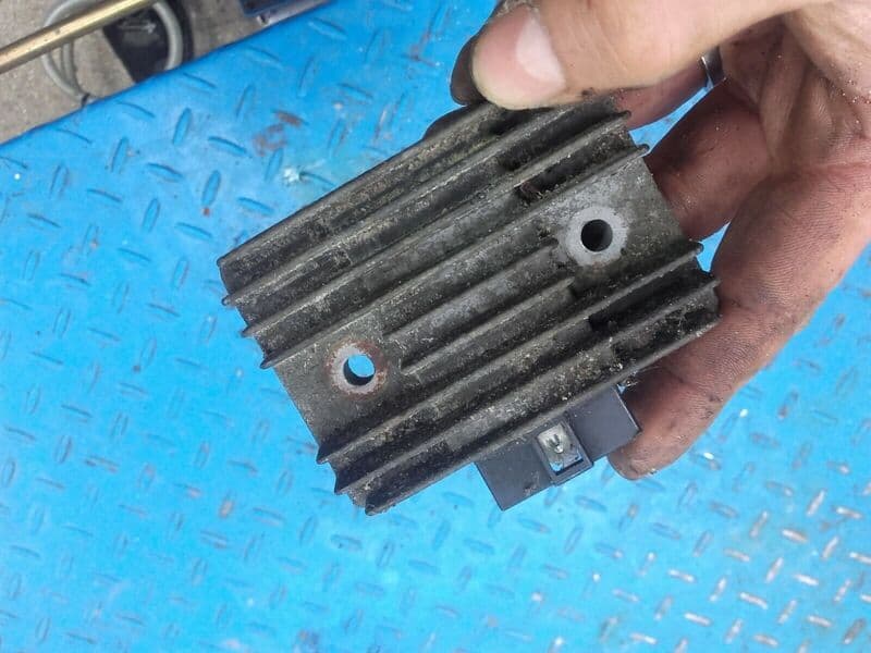 Régulateur de tension SH548-12 Kawasaki 550 GPZ zx550a — photo 1/2