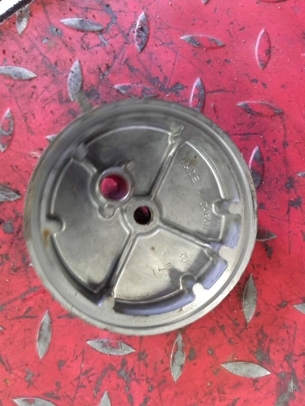 Couvercle de ventilation moteur Kawasaki 550 Zephyr ZR550B — photo 2/2