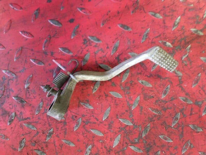 Pédale de frein arrière Kawasaki 550 Zephyr ZR550B — photo 1/2