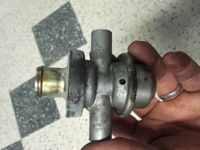 Valve d’air 16126-1144 clapet depression soupape Kawasaki 600 ZZR zx600e — photo 1/2