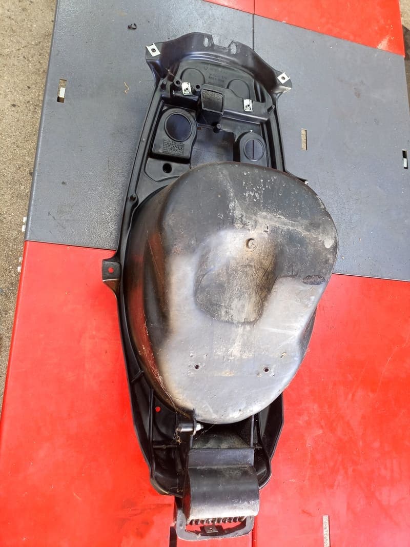 Carénage coffre Aprilia sr 50 street — photo 2/3