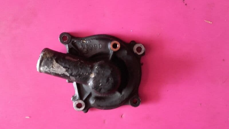 Carter de pompe à eau Kawasaki 1000 GTR — photo 1/2