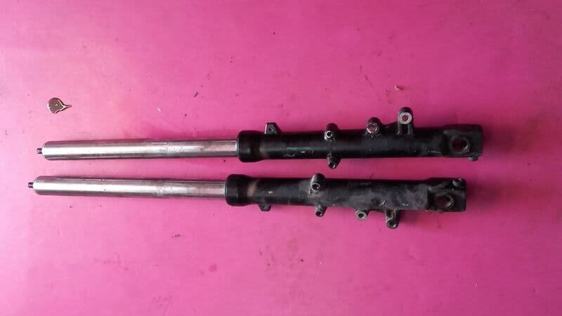 tubes de fourche Kawasaki 1000 GTR — photo 1/3