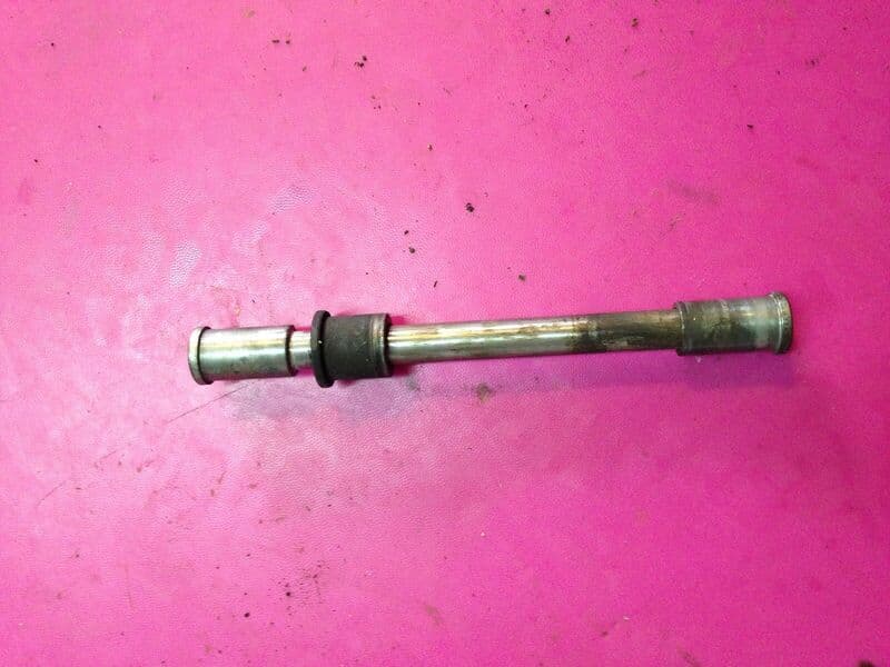 Axe de roue avant Kawasaki 1000 ZX10 Tomcat zxt00b — photo 1/1