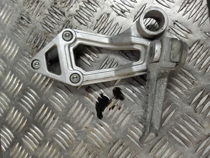 Platine cale pied arrière droit Kawasaki 1000 ZX10 Tomcat zxt00b — photo 1/2