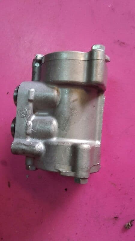 Pompe à huile Kawasaki 1200 ZZR — photo 2/3