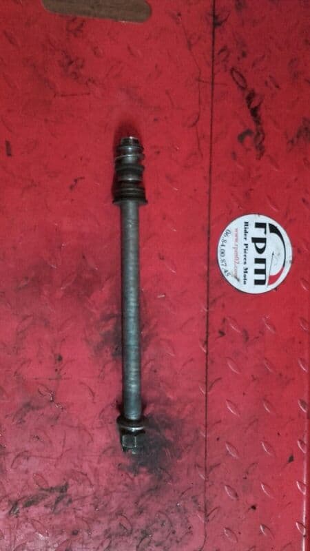 Axe de roue arrière Kawasaki 650 ER6 06-08 — photo 1/1