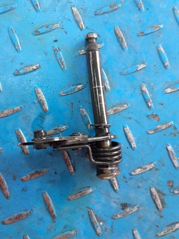 Axe de selecteur Kawasaki GPX 750 R zx750f 1 — photo 1/2
