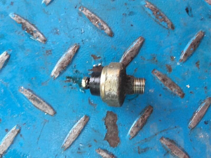 Capteur pression d’huile Kawasaki GPX 750 R zx750f — photo 1/1