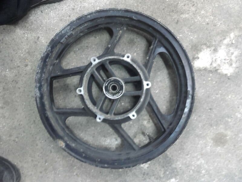 Jante avant Kawasaki GPX 750 R zx750f — photo 1/3