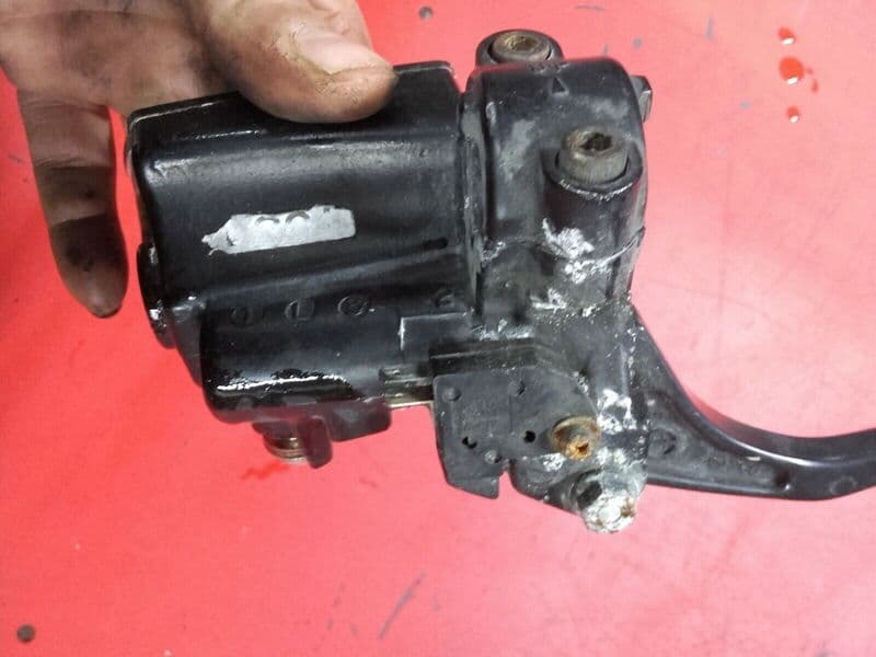 Maître cylindre de frein avant Kawasaki GPX 750 R zx750f — photo 2/3