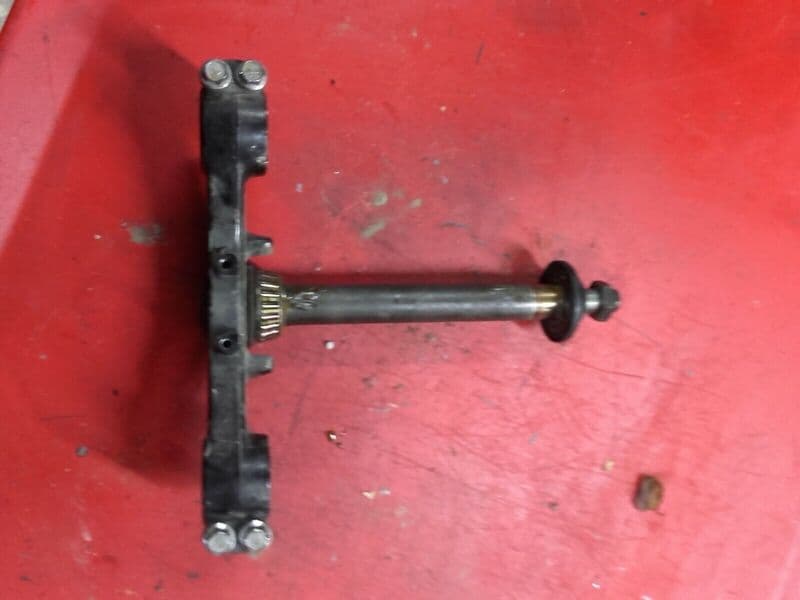 Té de fourche inférieur avec colonne de direction Kawasaki GPX 750 R zx750f — photo 2/2